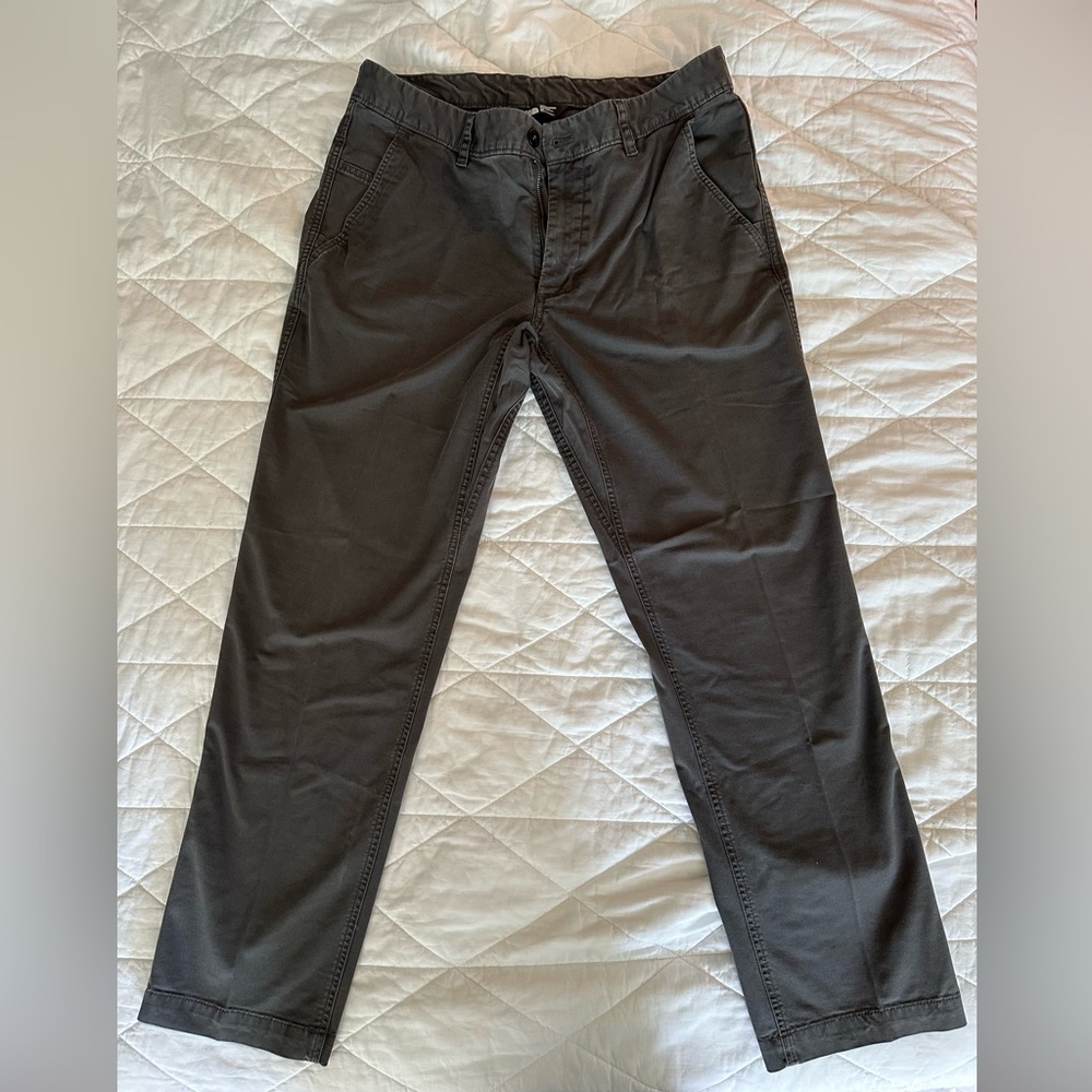 The North Face men’s casual dark gray pants size 34